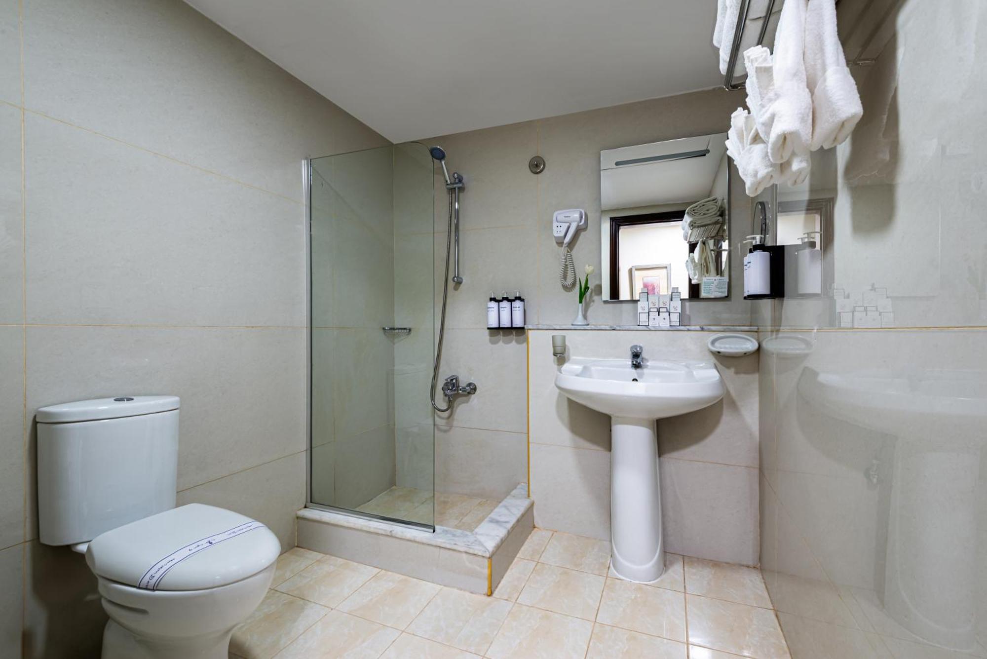אל-מדינה Qasr Al Ansar Golden Tulip Hotel מראה חיצוני תמונה